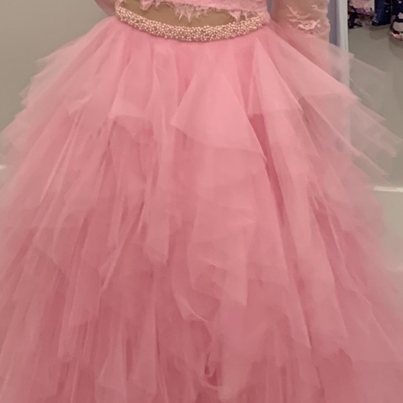 Mori Lee 2 piece prom dress size 2.  MAKE AN OFFER!​ - Picture 3 of 4